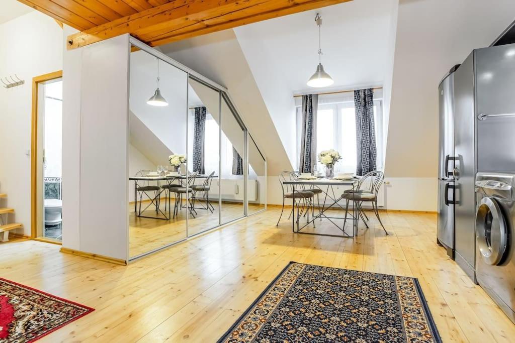 Utulny A Prostorny Podkrovni Byt S Krbovymi Kamny Ceske Budejovice Extérieur photo